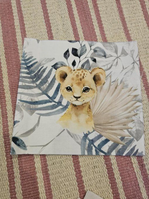 DESTOCKAGE - PROTEGE CARNET DE SANTE - Lion